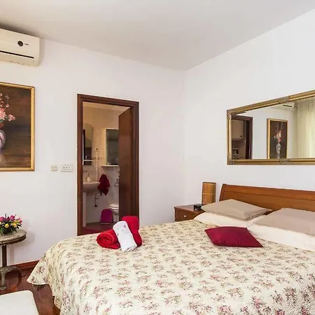 Music Guest house 3*